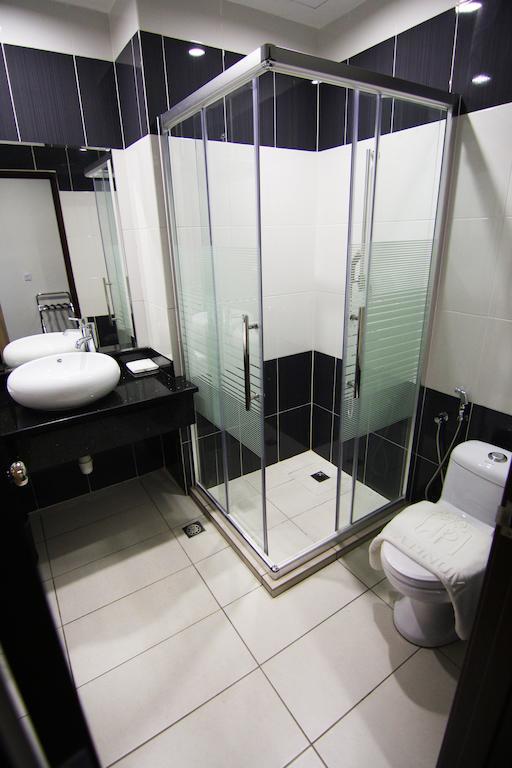 קוטה קינבלו Putatan Platinum Hotel מראה חיצוני תמונה