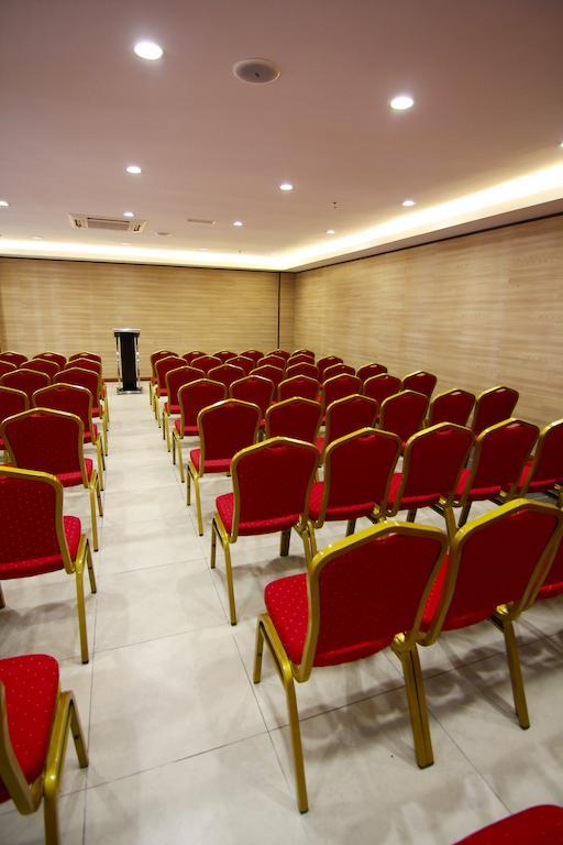 קוטה קינבלו Putatan Platinum Hotel מראה חיצוני תמונה