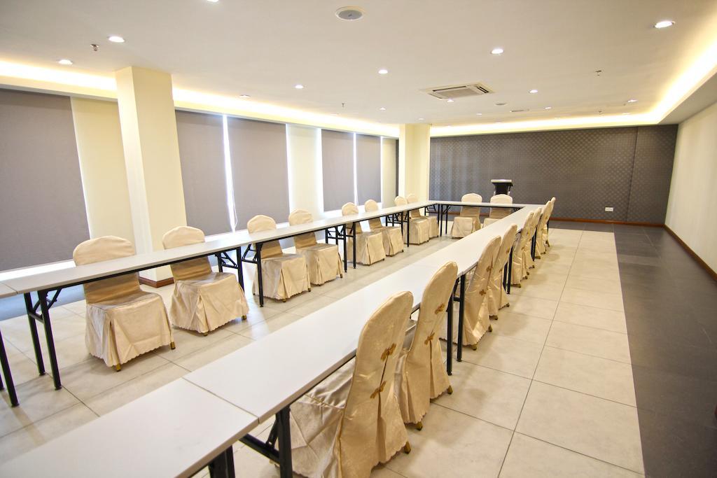 קוטה קינבלו Putatan Platinum Hotel מראה חיצוני תמונה