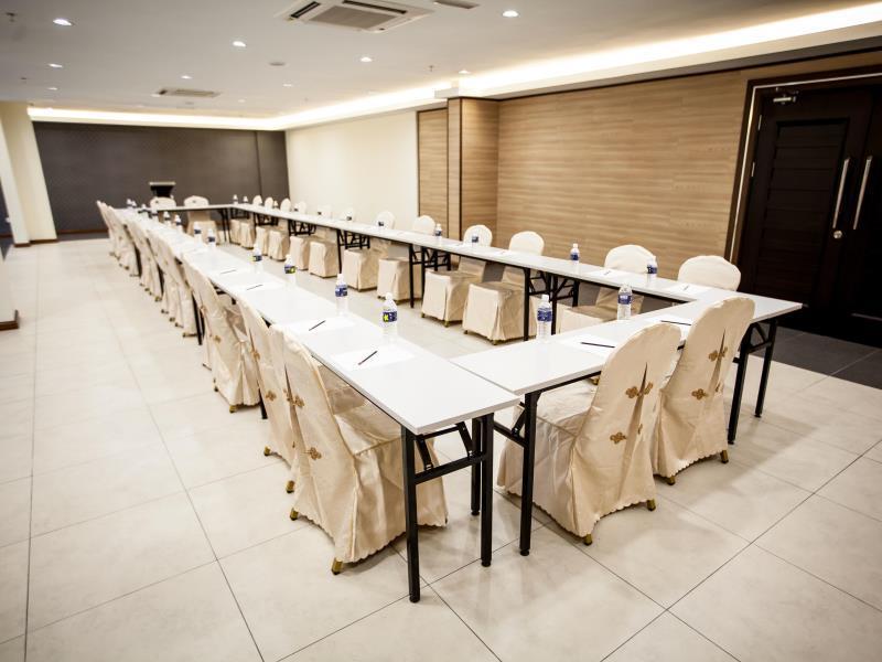 קוטה קינבלו Putatan Platinum Hotel מראה חיצוני תמונה