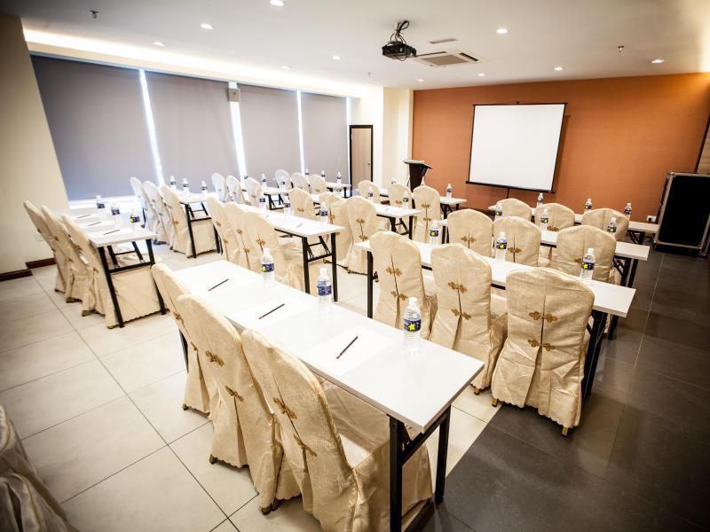 קוטה קינבלו Putatan Platinum Hotel מראה חיצוני תמונה