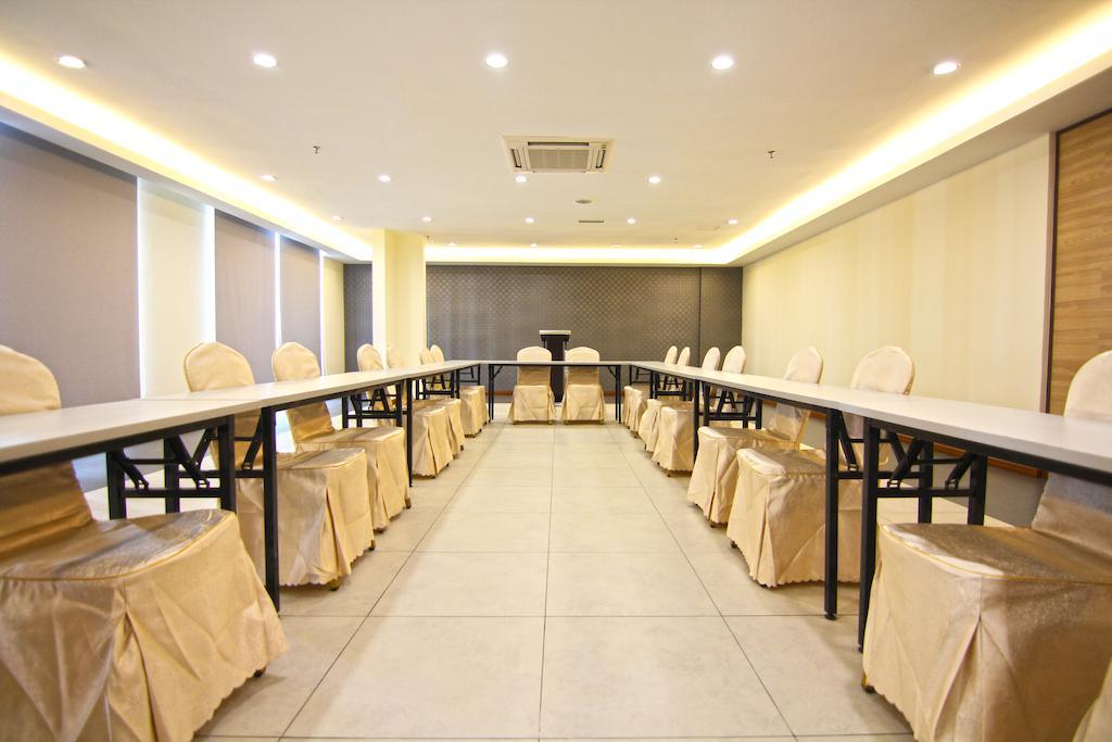 קוטה קינבלו Putatan Platinum Hotel מראה חיצוני תמונה