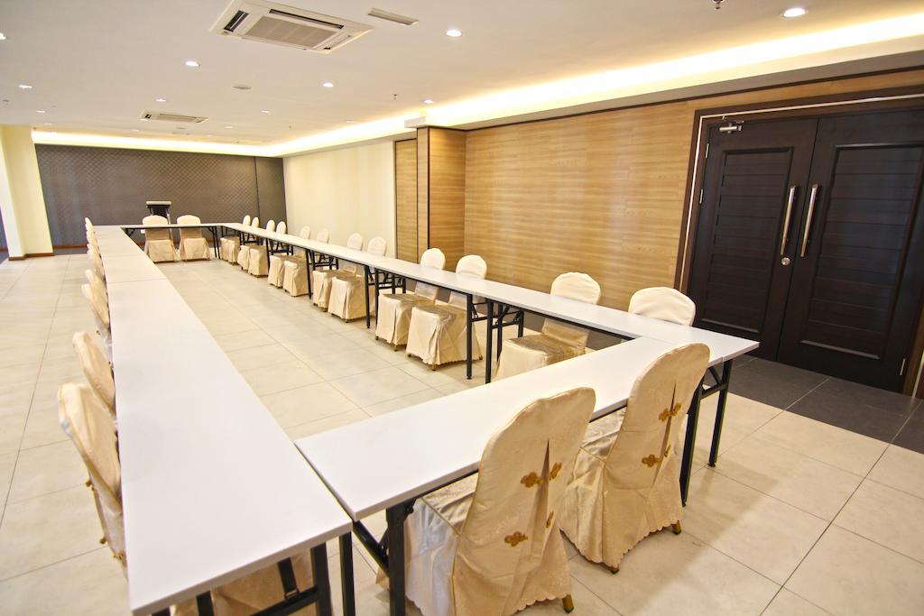 קוטה קינבלו Putatan Platinum Hotel מראה חיצוני תמונה