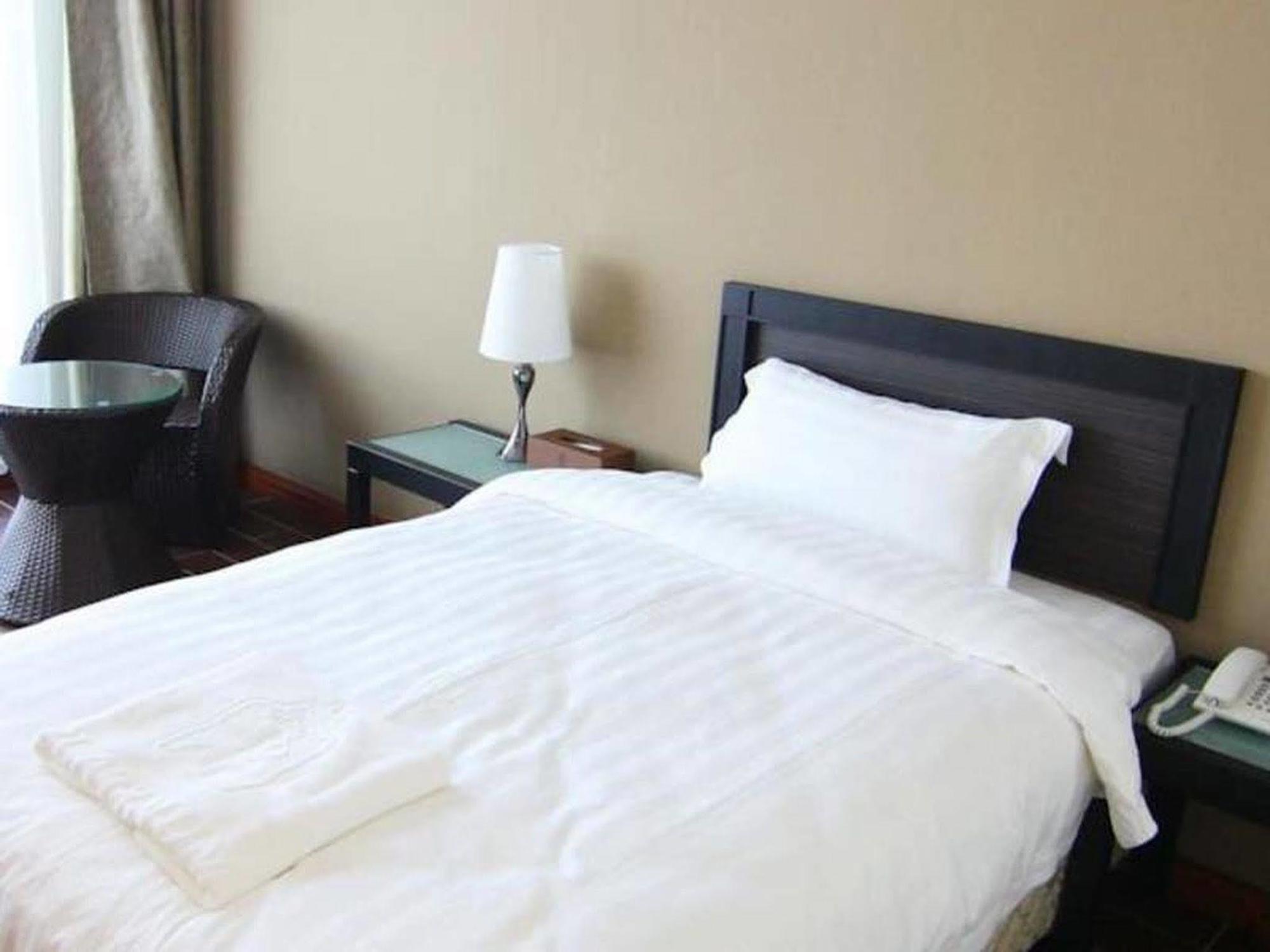 קוטה קינבלו Putatan Platinum Hotel מראה חיצוני תמונה